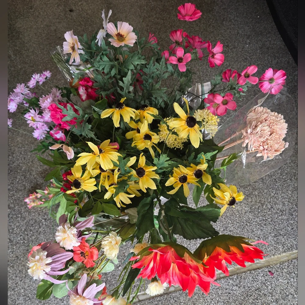 ASSORTED BUNDLE FAUX FLOWERS AND GREENERY